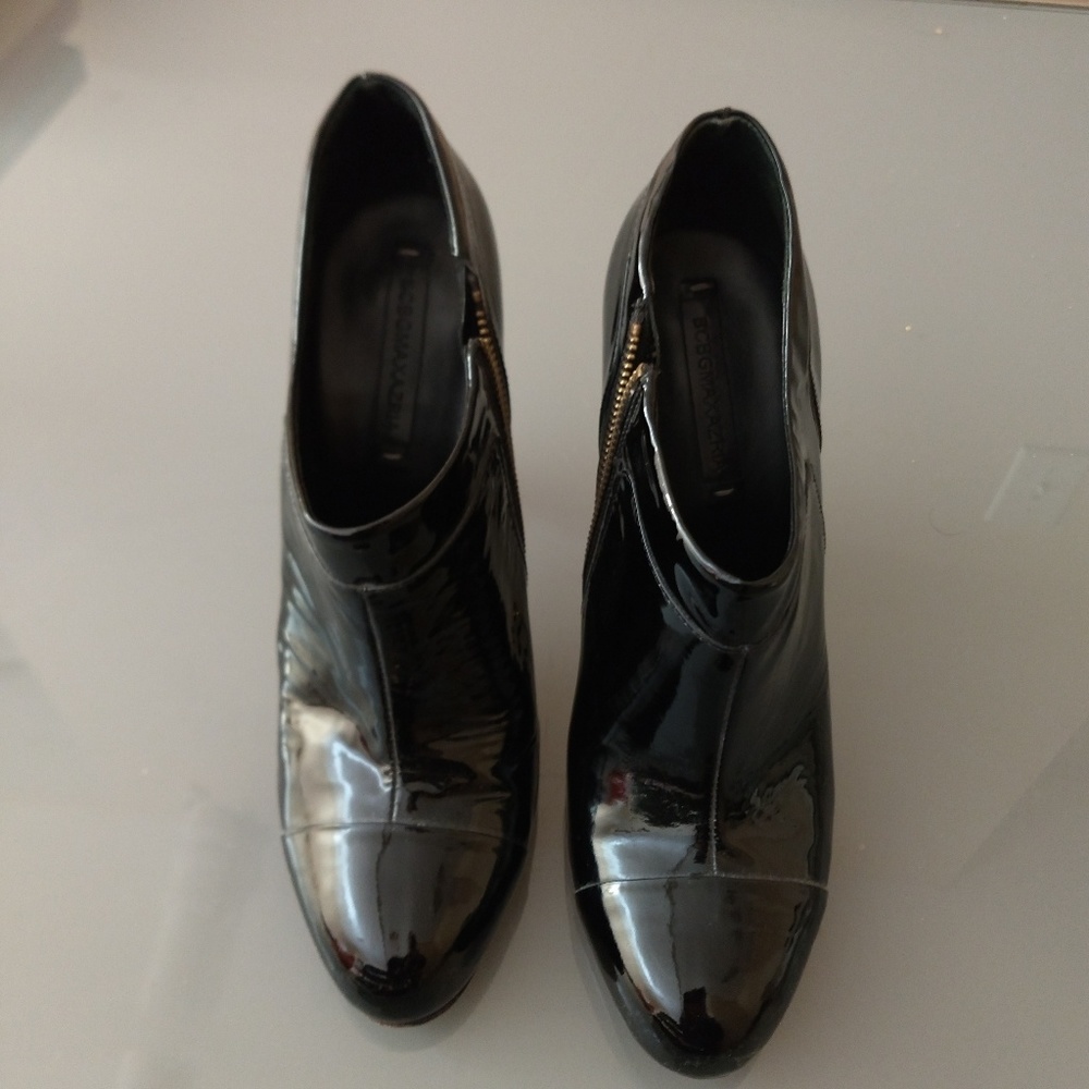 Bcbg max azaria size 9 1/2 black patene with gold